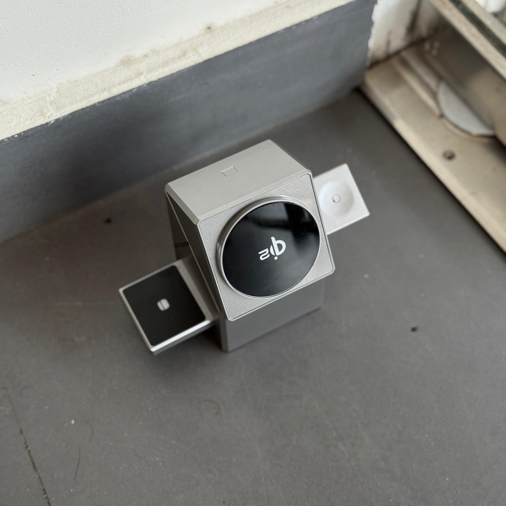 IRON HIDE 15W Wireless Charger – Fast, Secure & Stylish Charging | Pwolimarket