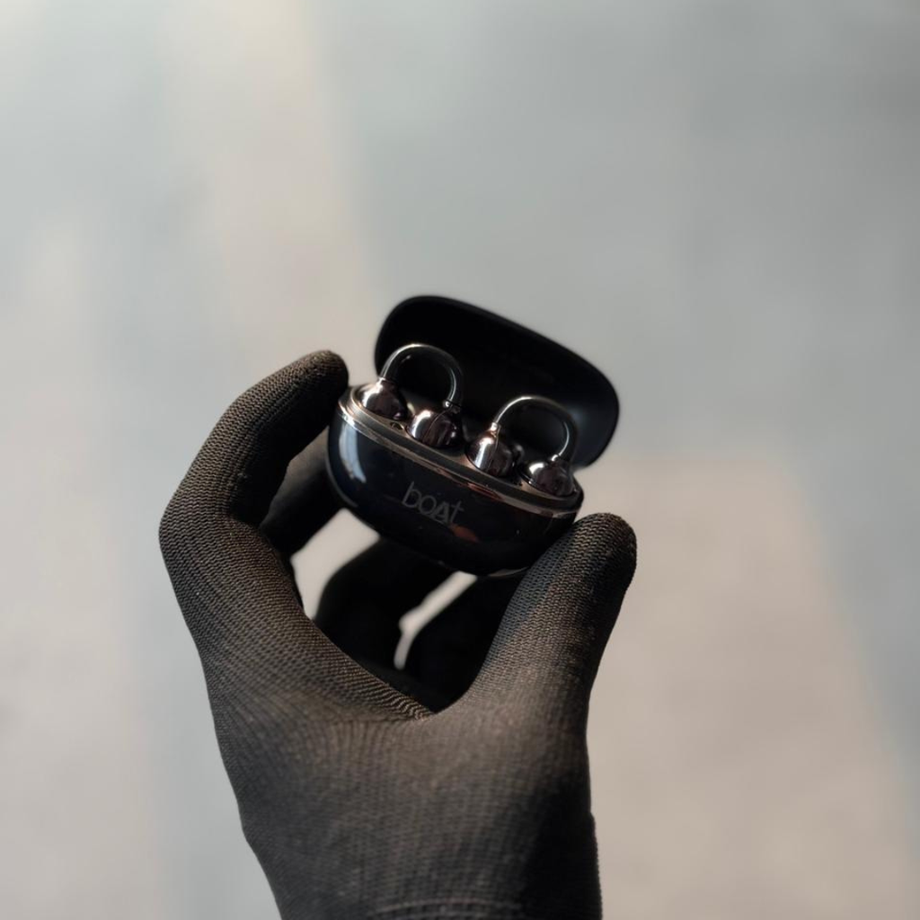 boAt Airdopes Loop Wireless Earbuds with Secure Fit & Deep Bass | Pwolimarket