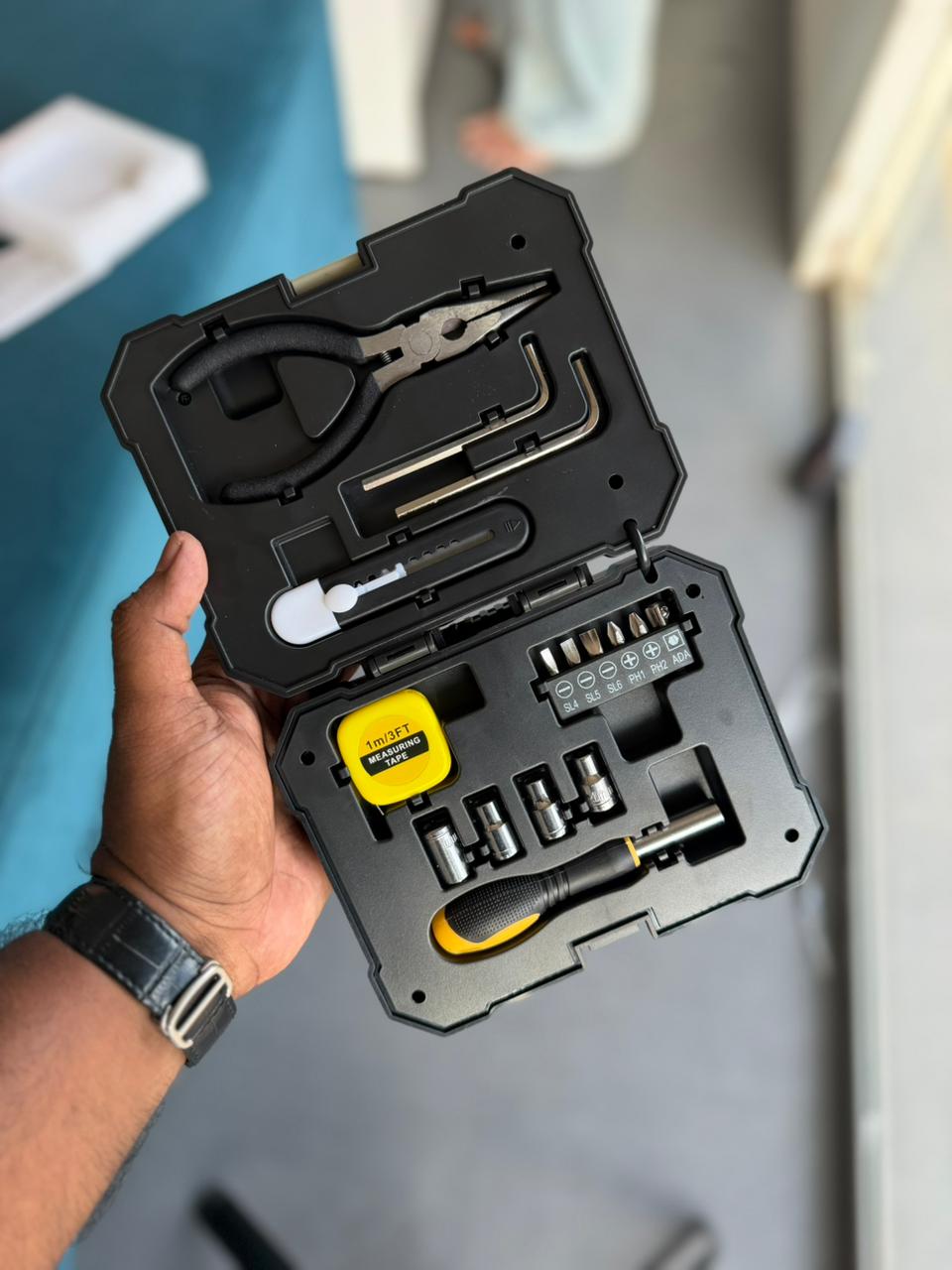 Solar Rechargeable LED Work Light with Multi-Tool Kit | Pwolimarket