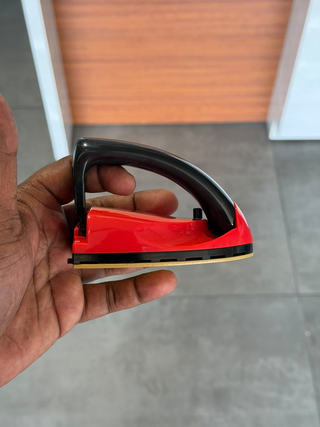 Mini Electric Iron – Compact & Portable Travel Iron | Pwolimarket