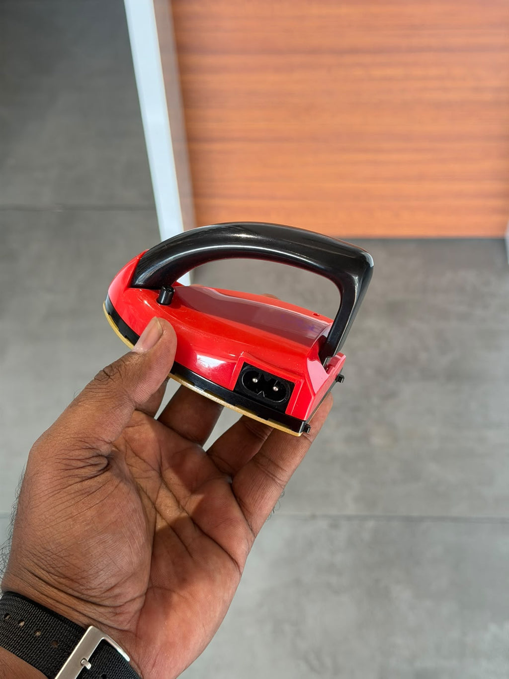Mini Electric Iron – Compact & Portable Travel Iron | Pwolimarket