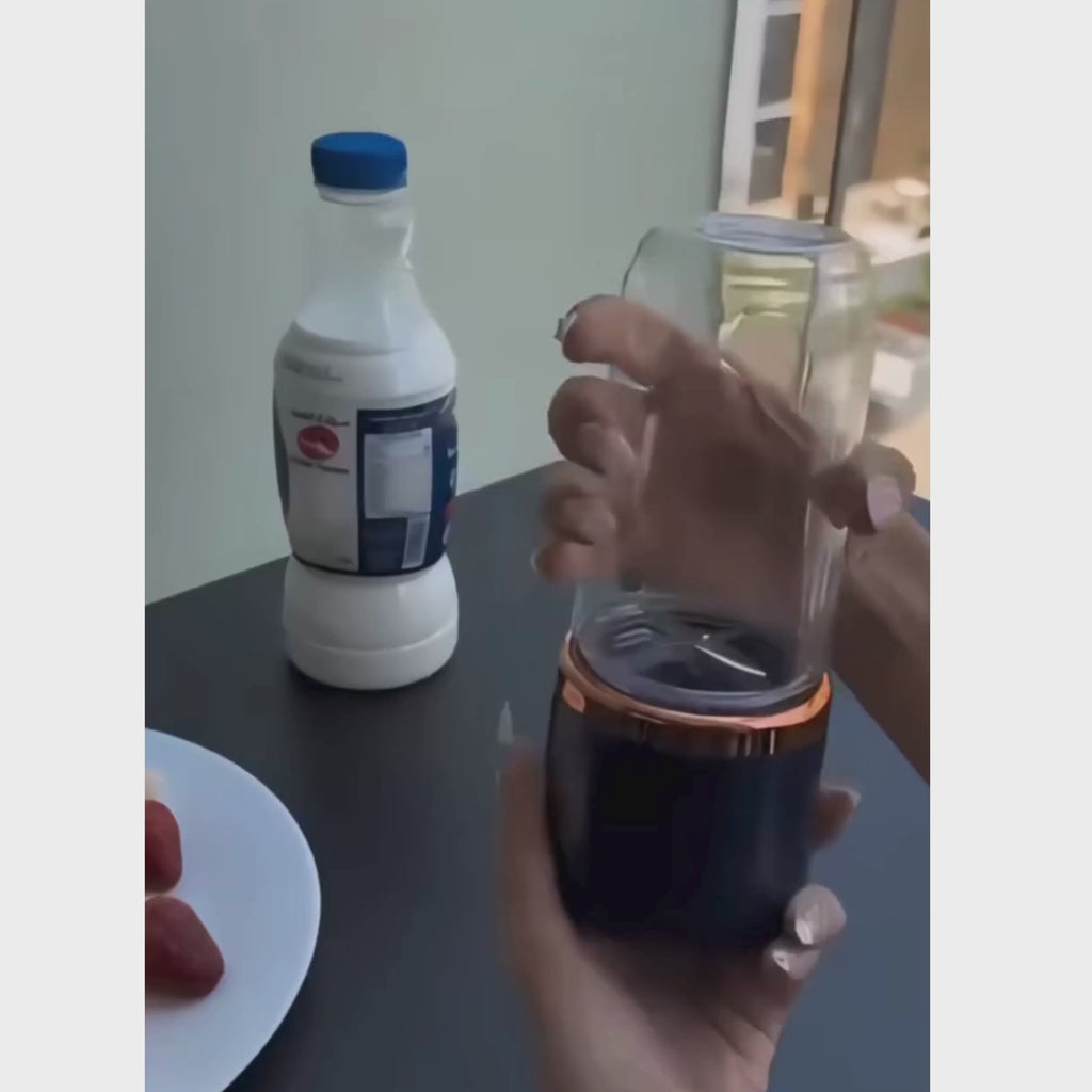 Portable USB Rechargeable Blender for Smoothies & Juices – Travel Friendly Mini Mixer